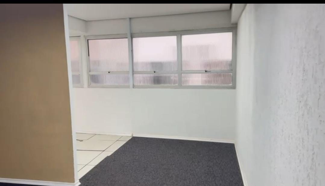 Sala Comercial e 2 banheiros para Alugar, 191 m² por R$ 5.000/Mês