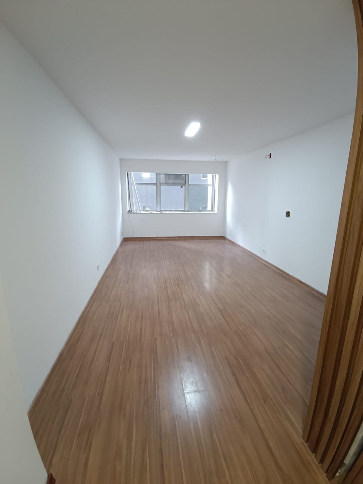 Sala Comercial e 1 banheiro para Alugar, 25 m² por R$ 1.400/Mês