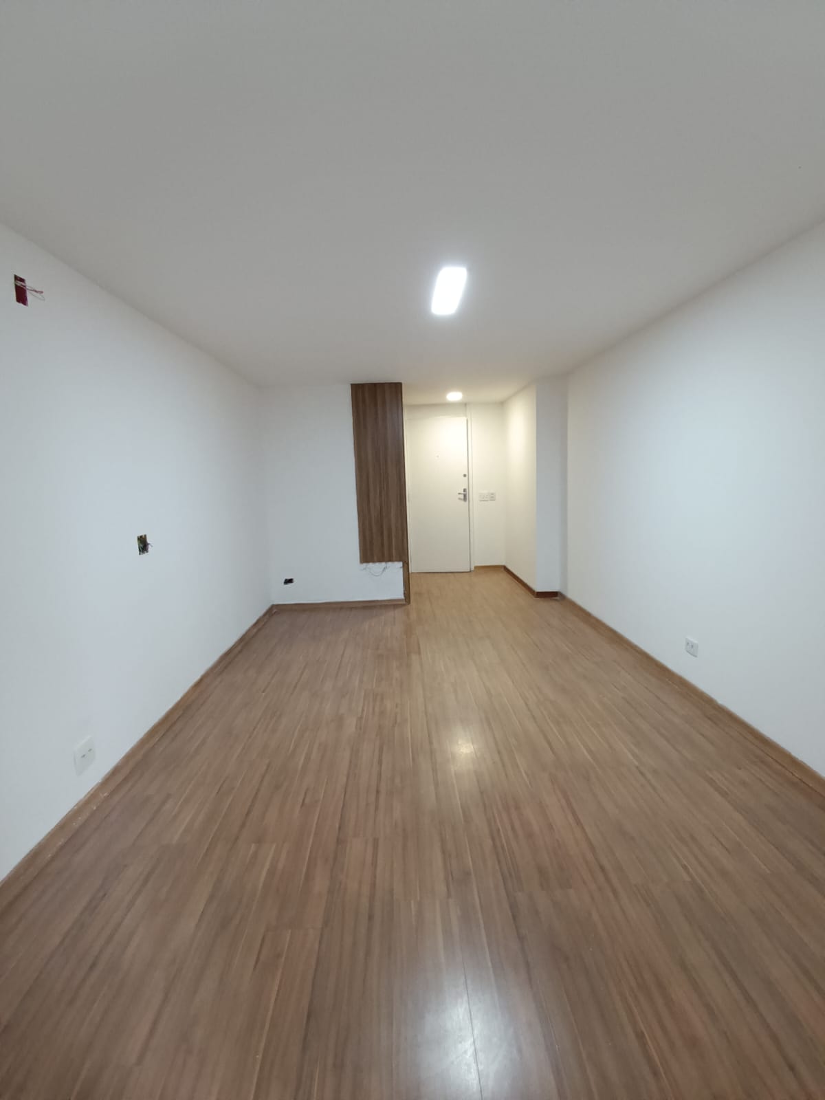 Sala Comercial e 1 banheiro para Alugar, 25 m² por R$ 1.400/Mês
