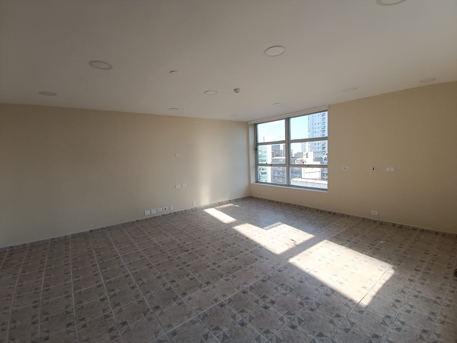 Sala Comercial e 1 banheiro para Alugar, 39 m² por R$ 2.200/Mês